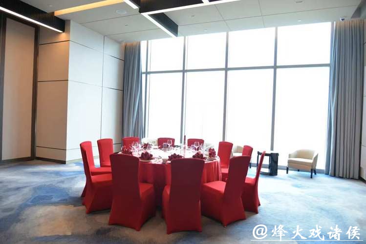 年味新体验!“西式团圆饭”出圈,解锁过年新范式 年味新体验!“西式团圆饭”出圈,解锁过年新范式