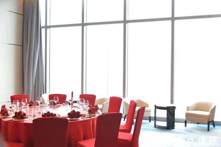 年味新体验!“西式团圆饭”出圈,解锁过年新范式 年味新体验!“西式团圆饭”出圈,解锁过年新范式