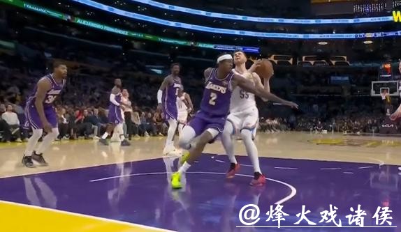 哈滕空切得分造犯规 湖人挑战逆转获球权 哈滕空切得分造犯规 湖人挑战逆转获球权