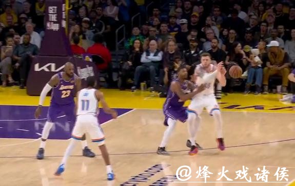 哈滕空切得分造犯规 湖人挑战逆转获球权 哈滕空切得分造犯规 湖人挑战逆转获球权