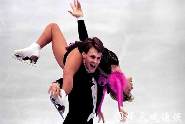 米兰冬奥|带着父母遗愿和全家福出场,瑙莫夫走出空难阴霾,圆梦花滑男单赛场 米兰冬奥|带着父母遗愿和全家福出场,瑙莫夫走出空难阴霾,圆梦花滑男单赛场